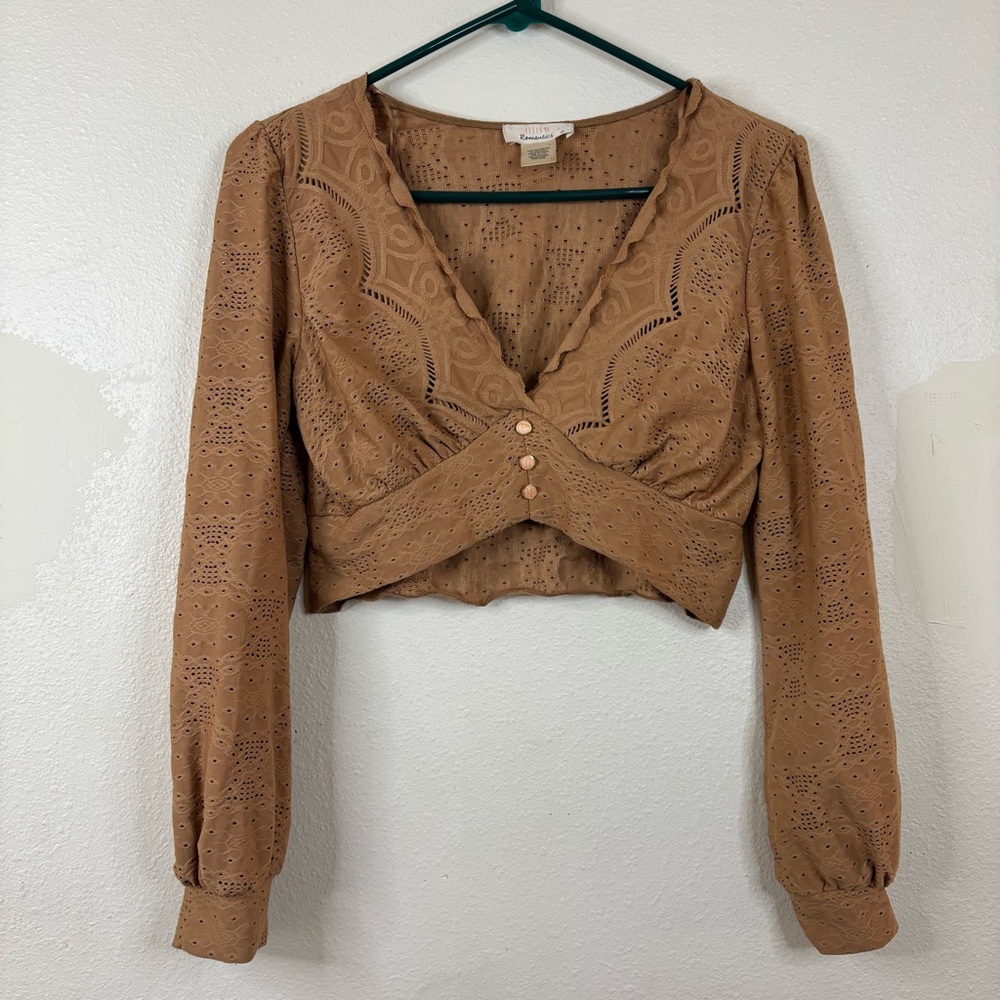 URBAN Romantics Tan Eyelet Cropped V‑Neck Blouse